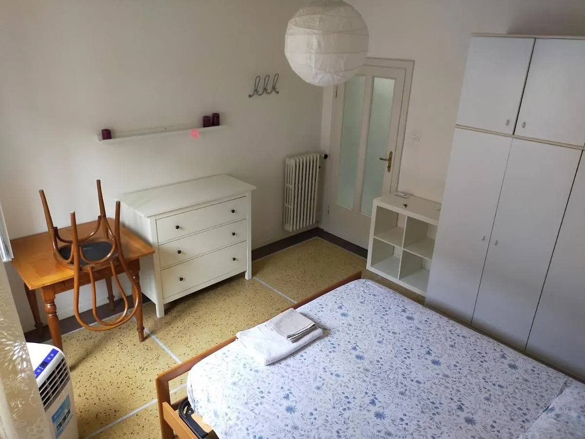 B & B Via Borgo Di San Pietro ボローニャ 0*,